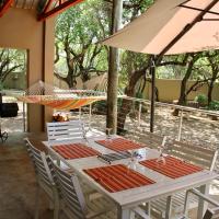 Comfortable cottage in Big 5 Game Reserve, hotel in Dinokeng Game Reserve