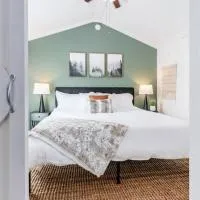 Luxury Tiny House Mins to Lake, Downtown Guntersville Boat Parking, hotel a Guntersville