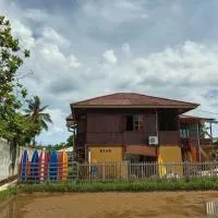 Arya's Surf Camp Cimaja, hôtel à Sukabumi