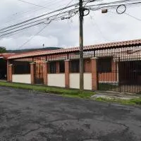 SERENITY HOME H Y M, hotel di Turrialba