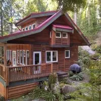 The Cabin at Moon Dance, hotel sa Garden Bay