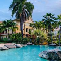 Luxury tropical 2bedroom apartment in resort 4 swimming pools, hotel near Cairns Airport - CNS, Cairns North