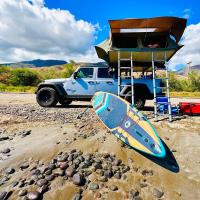 Embark on a journey through Maui with Aloha Glamp's jeep and rooftop tent allows you to discover diverse campgrounds, unveiling the island's beauty from unique perspectives each day、パイアのホテル