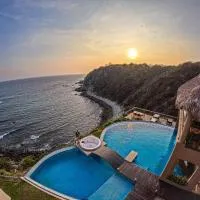Cuatunalco में, होटल Pacific King Hotel