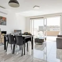 F12 Room 1, Private Room two single beds shared bathroom in shared Flat, hotel a Msida