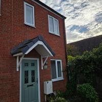 Stylish 2 Bedroom Semi-Detached House in Leicester