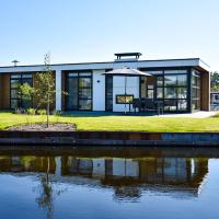 Modern holiday home on the water in a holiday park near the Loosdrechtse Plassen