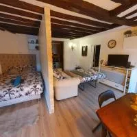 Le cosy entre Paris et Versailles avec parking gratuit à 5 min, Hotel in Chaville