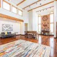 Seaside Art Gallery Loft Inspire Your Creativity with Breathtaking Views!, hotel v destinácii Half Moon Bay
