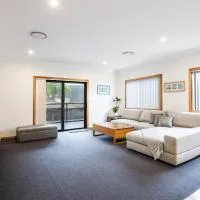 Tangerine - Pet Friendly - 3 Mins Walk to Beach, hotel sa Sanctuary Point