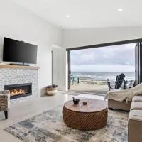 Beachfront Luxury Suite #15 at THE BEACH HOUSE, Hotel in Campbell River