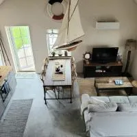 Litet hus i mysig by nära havet, hotel i Ystad