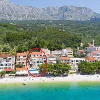 Apartments by the sea Tucepi, Makarska - 21719, hotel u Tučepima