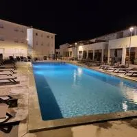 Residence Marina di Bravone, hotel u gradu Linguizzetta