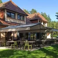 Anglards-de-Saint-Flour में, होटल Hôtel Restaurant Logis La Méridienne