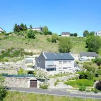 Les genêts, hotel v destinaci Saint-Alban-sur-Limagnole
