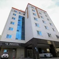Mj Hotel, hotelli kohteessa Yeosu