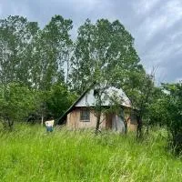 Kazanlak Cottage Shelter Country House with 1 Room and 1 Attic - No electricity, No Water, with Outhouse, hotel en Kazanlak