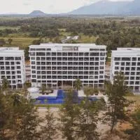 Roxy Beach Apartment, отель в городе Sematan