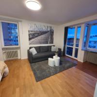 Close to the subway. Beautiful and Cozy apartment!, hotelli Tukholmassa alueella Vällingby