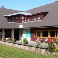 Kivi Turismitalu, hótel í Vardi