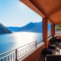 Rosso Sunset - by MyHomeInComo, hotel em Colonno