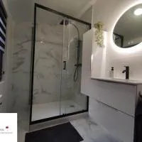 L'évasion du Coquelicot, hotel u gradu 'Albert'