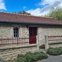 PETIT GÎTE 18 ème tout confort, hotell sihtkohas Saint-Germain-des-Fossés