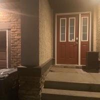 Comfortable 3 Bed Basement Unit, מלון ב-Fort Gary, וויניפג