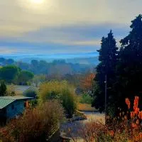 Rue Basse - village house overlooking the Pyrenees, hotel v destinácii Montréal
