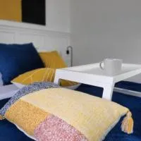 Spot Caché - Private Waterfront Cottage, hotell i Papineauville