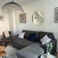 Stylish House Central with Parking, hotel in Cardiff Bay, Cardiff