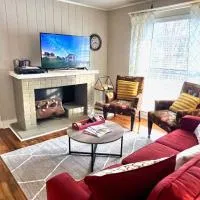 KING BED Family Friendly Cottage - Walk to Zoo & Waterpark - Near Downtown & Midtown, hotel em Hattiesburg