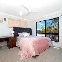Beautiful Home stay in Townsville: Rosslea, Ayr Havaalanı - AYR yakınında bir otel