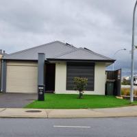 Spectacular 3 Bedroom, 2 Bathroom Home., hotel in West Swan