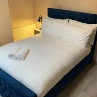 One Bedroom Apartment in Walsall Sleeps 4 FREE WIFI By Villazu, hotel a Bloxwich