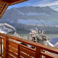 Chalet les Ecureuils Apartment Penthouse Suite, готель у місті Crésuz