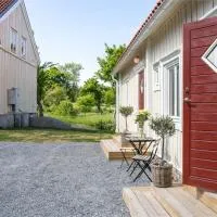 Prästgården i lantlig miljö med fyra sovrum, dusch, kök och vardagsrum, hotel em Knivsta