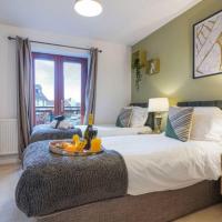 Broughton House with Free Parking, Balcony, Fast Wifi and Smart TV with Netflix by Yoko Property