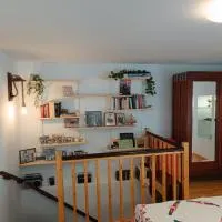 Charlami's Mansion -Παραδοσιακό Πέτρινο Σπίτι με Τζάκι και Πανοραμική Θέα, hotell i Polýdroson