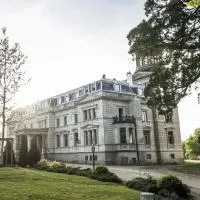 Schloss Kaarz mit Park, viešbutis mieste Kaarz