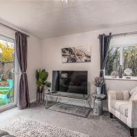WORCESTER Fabulous Cherry Tree Mews dogs welcome , 2 double bedrooms ,super fast Wi-Fi, with free off road parking for 2 vehicles near Royal Hospital and woodland walks
