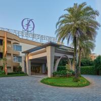 Flora Airport Hotel and Convention Centre Kochi, hotel cerca de Aeropuerto Internacional de Cochin - COK, Nedumbassery