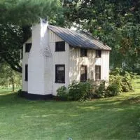 Charming & Rustic Bloomingdale Cottage w/views, hotel a Somerset