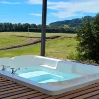 BusHotel Poás con Jacuzzi y Chimenea, Hotel in Fraijanes