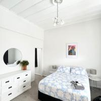 Herne Bay Villa Upper Reserve - 7 Bedrooms, готель в районі Ponsonby, в Окленді