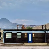 The Longhorn Stunning Container Home-In Alpine, хотел в Алпайн