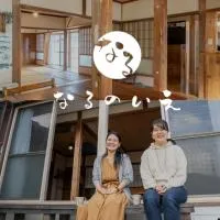 なるのいえ 港から徒歩1分 サウナと広々リビングの宿byしまいろ, ξενοδοχείο σε Ura