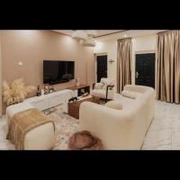Premium 2-Bedroom Oasis with Starlink, hotel v destinaci Lagos