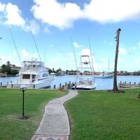 Bay View #7 is a 2-bed, 3,5-bath waterfront townhouse in a gated community, townhouse